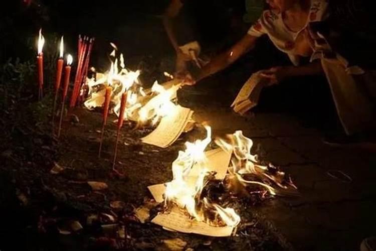 中元节寺庙烧纸