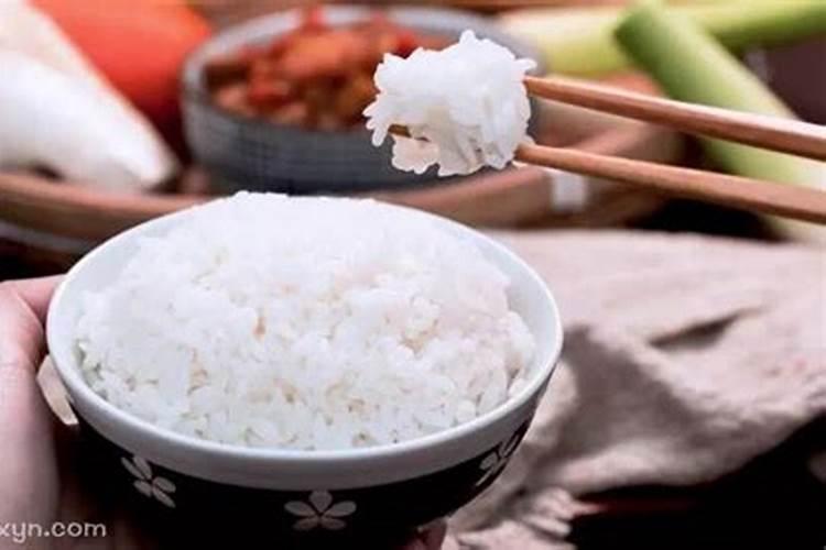 梦到吃米饭周公解梦