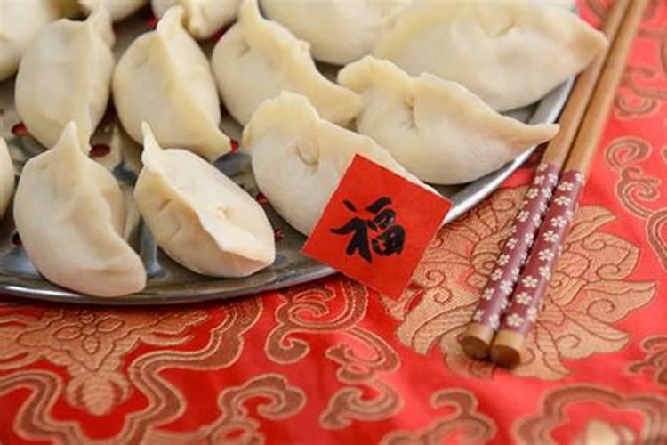 正月初五捏饺子的风俗