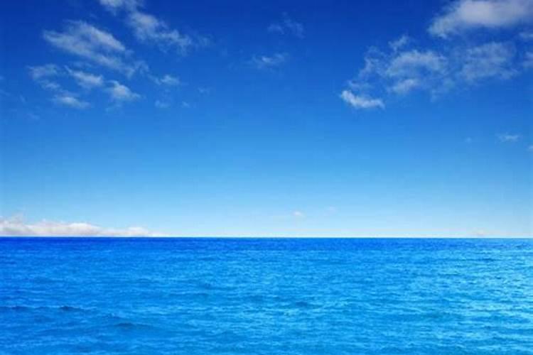 梦见清澈蓝蓝的海水