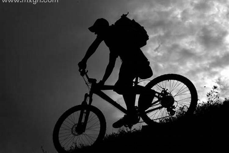 梦到骑自行车下陡坡