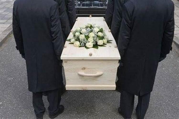 梦见离婚的前夫死了去参加葬礼