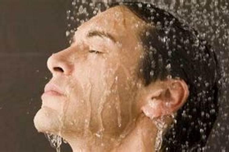 梦见男人洗澡意味着什么
