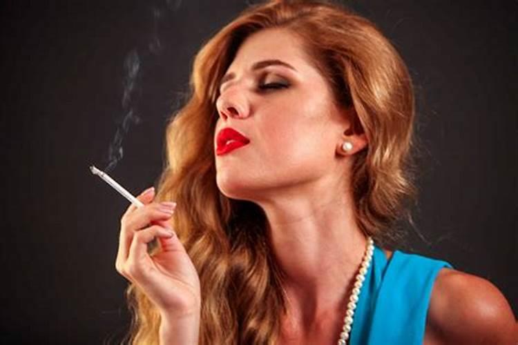 梦见熟悉的女人在抽烟
