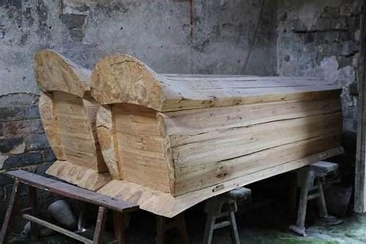 梦见死人的棺材是什么意思
