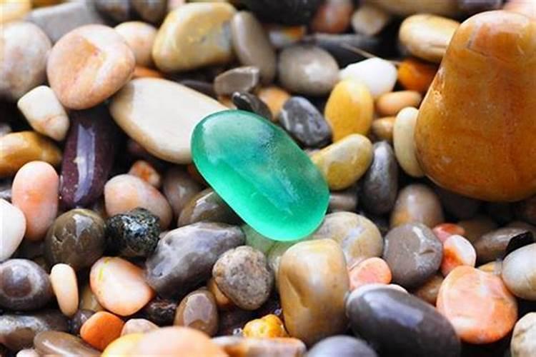 梦见漂亮的石头是什么意思呢
