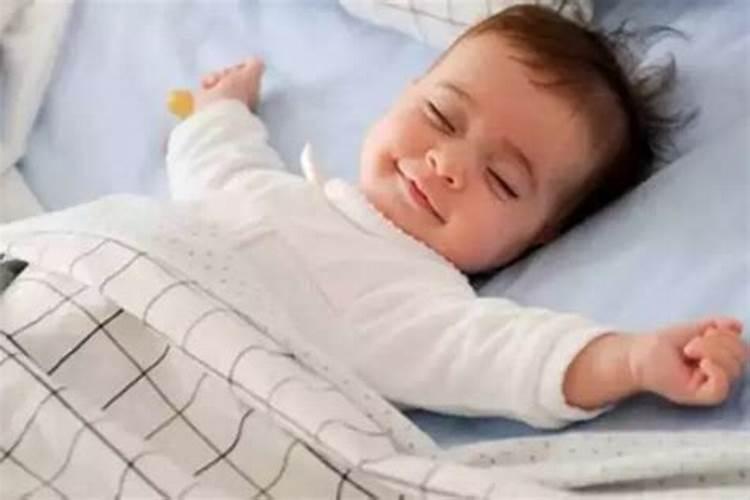 新生儿睡觉做梦苦笑 新生儿做梦会梦到什么事情