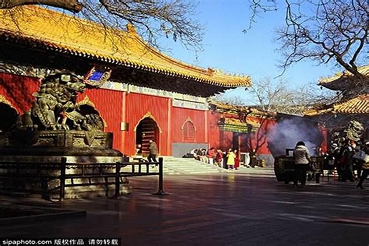 在北京的寺庙做法事